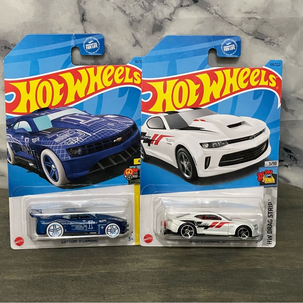 Hot Wheels Blue and White Racing Car Set